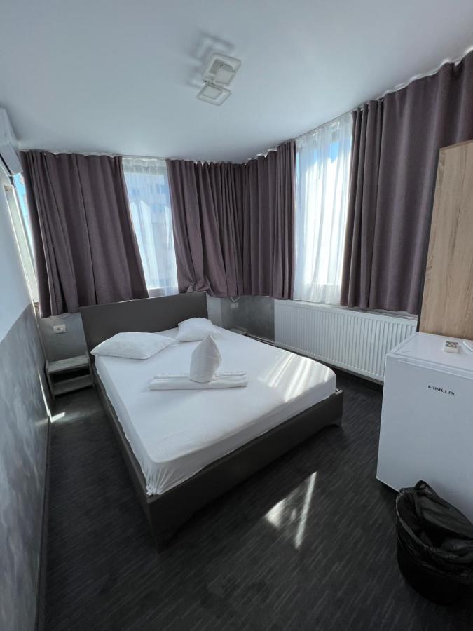 Hotel Miniom Constanta Bagian luar foto