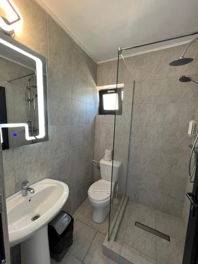 Hotel Miniom Constanta Bagian luar foto