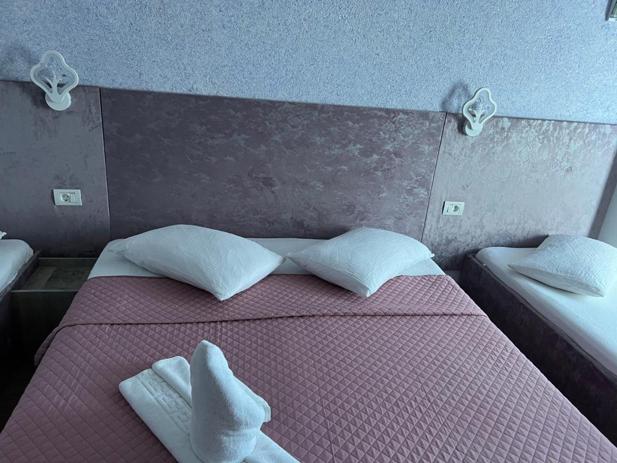 Hotel Miniom Constanta Bagian luar foto