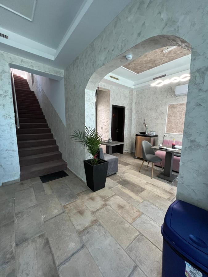 Hotel Miniom Constanta Bagian luar foto