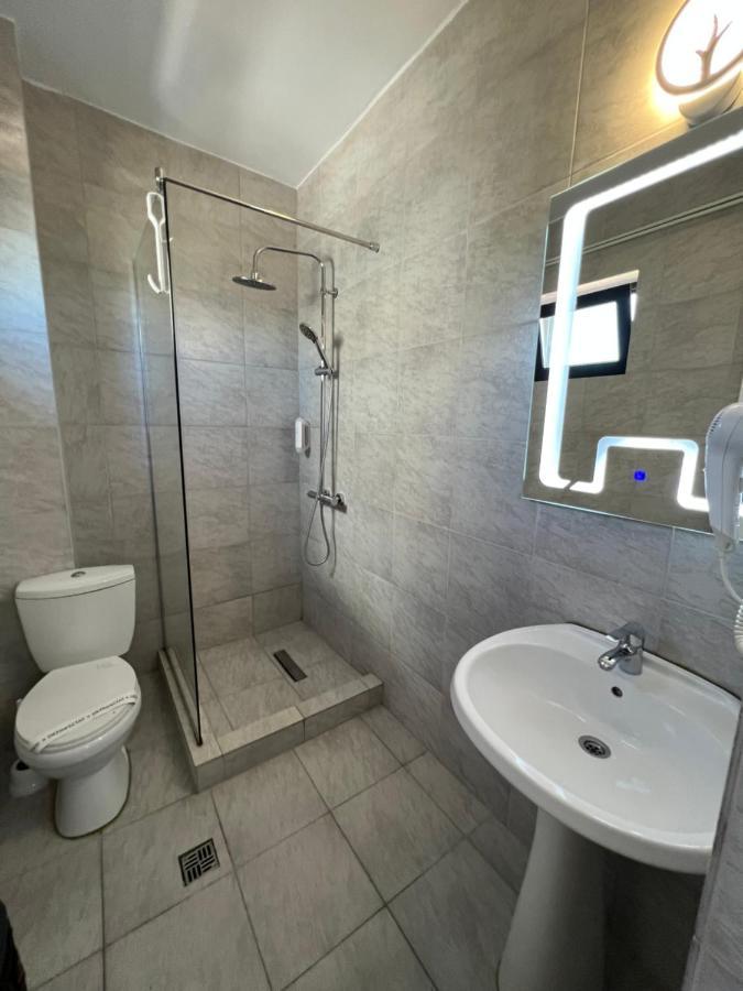 Hotel Miniom Constanta Bagian luar foto