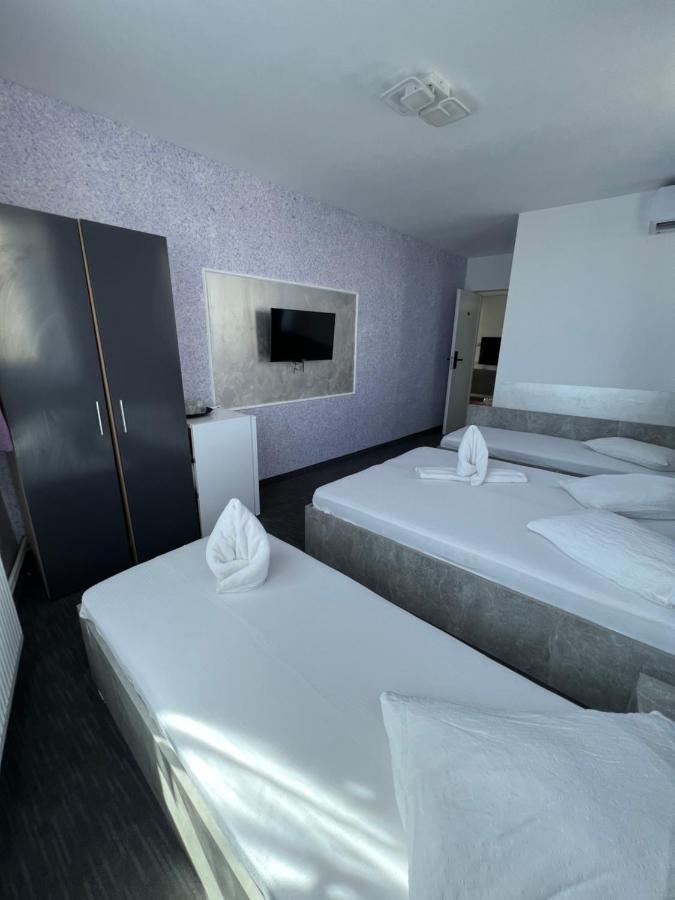 Hotel Miniom Constanta Bagian luar foto